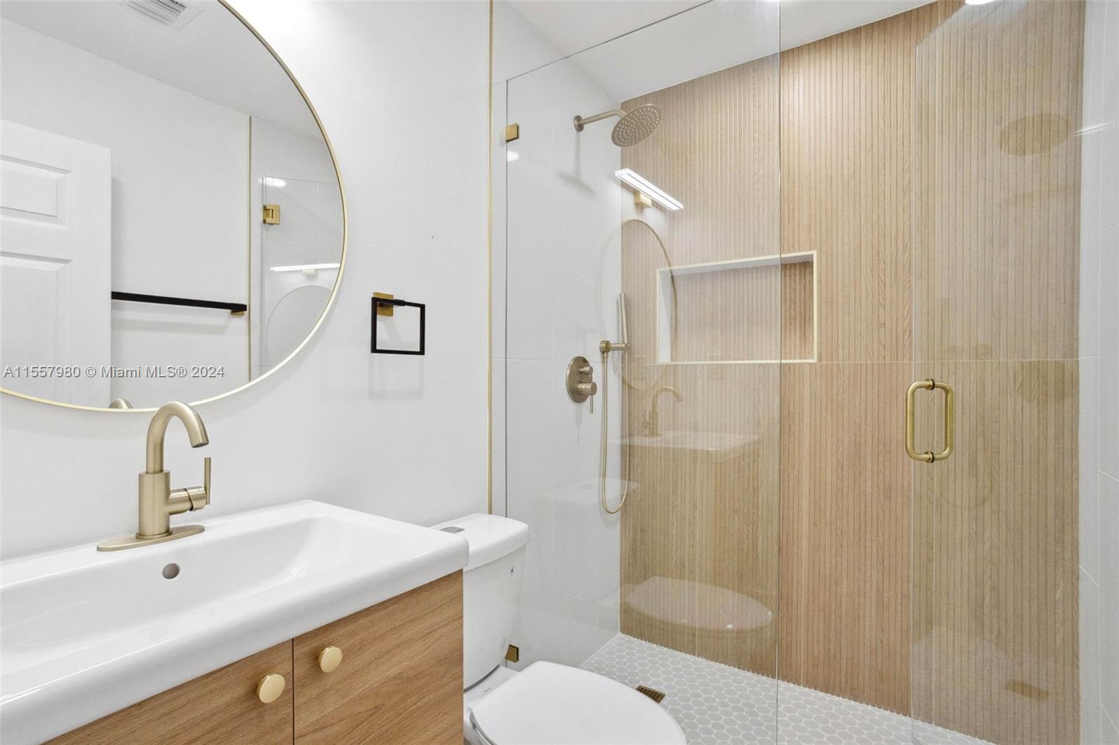 916 SW 7th Ave, Hallandale Beach, Florida 33009, 3 Bedrooms Bedrooms, ,2 BathroomsBathrooms,Residential,For Sale,916 SW 7th Ave,A11557980