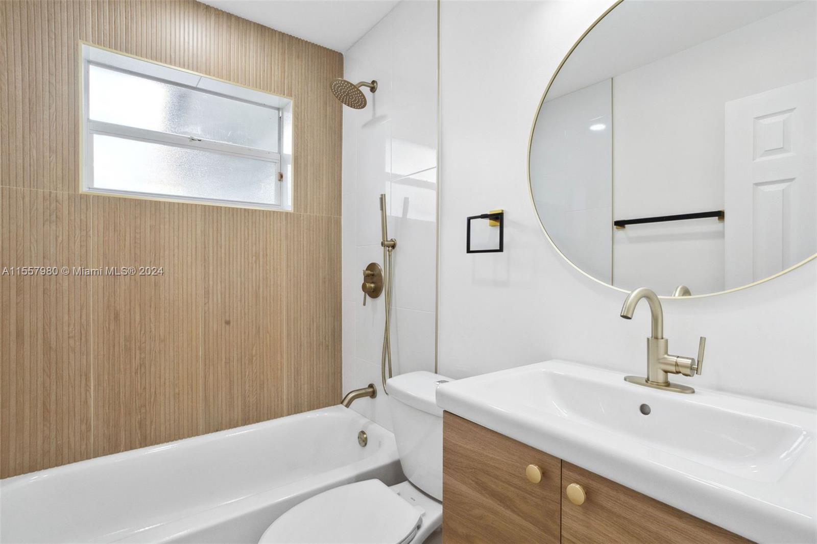 916 SW 7th Ave, Hallandale Beach, Florida 33009, 3 Bedrooms Bedrooms, ,2 BathroomsBathrooms,Residential,For Sale,916 SW 7th Ave,A11557980