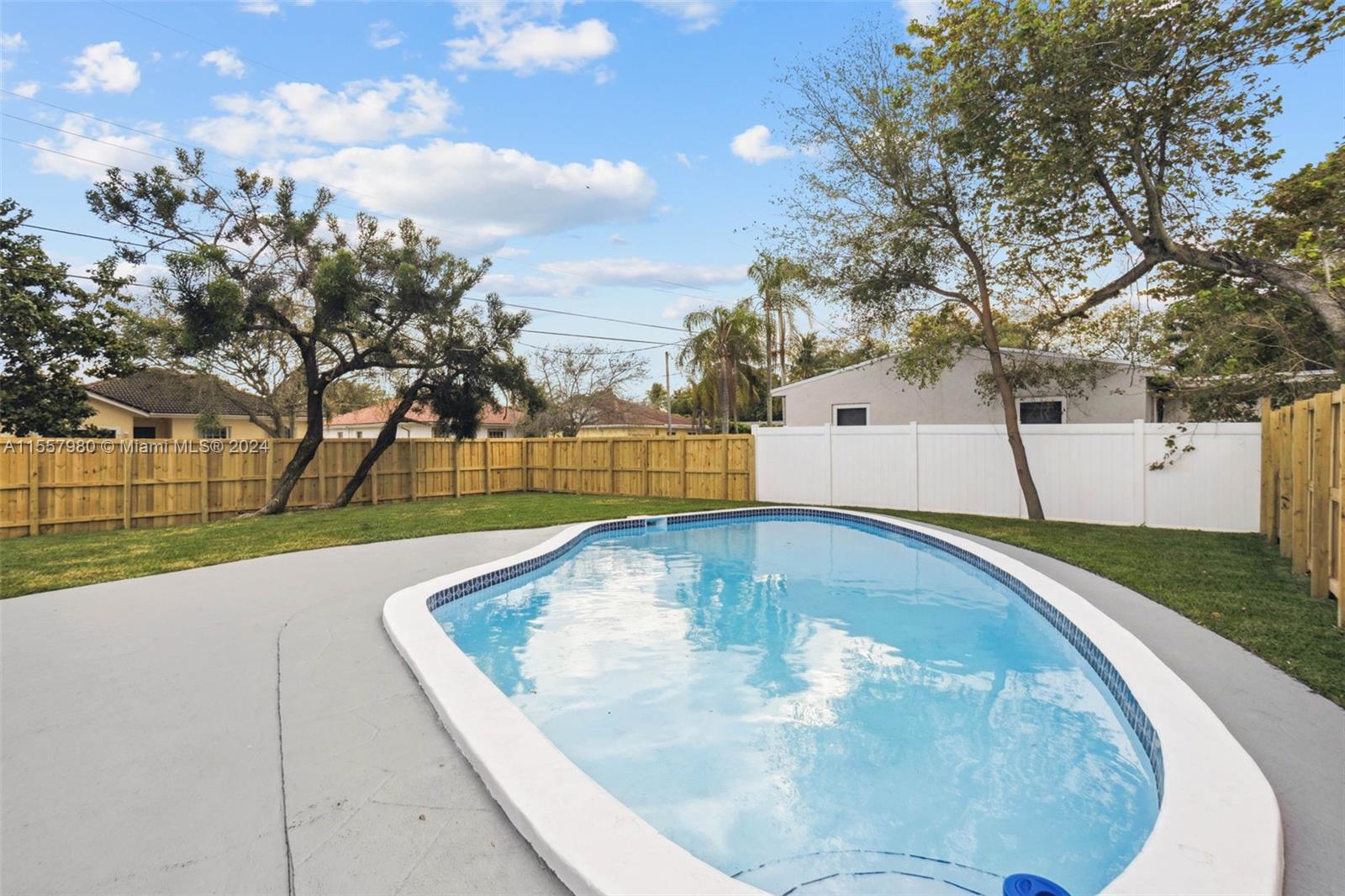 916 SW 7th Ave, Hallandale Beach, Florida 33009, 3 Bedrooms Bedrooms, ,2 BathroomsBathrooms,Residential,For Sale,916 SW 7th Ave,A11557980