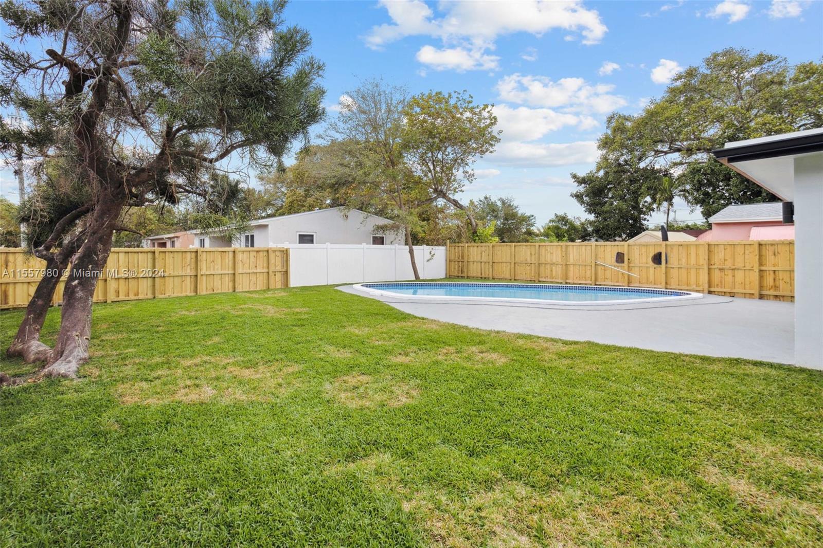 916 SW 7th Ave, Hallandale Beach, Florida 33009, 3 Bedrooms Bedrooms, ,2 BathroomsBathrooms,Residential,For Sale,916 SW 7th Ave,A11557980