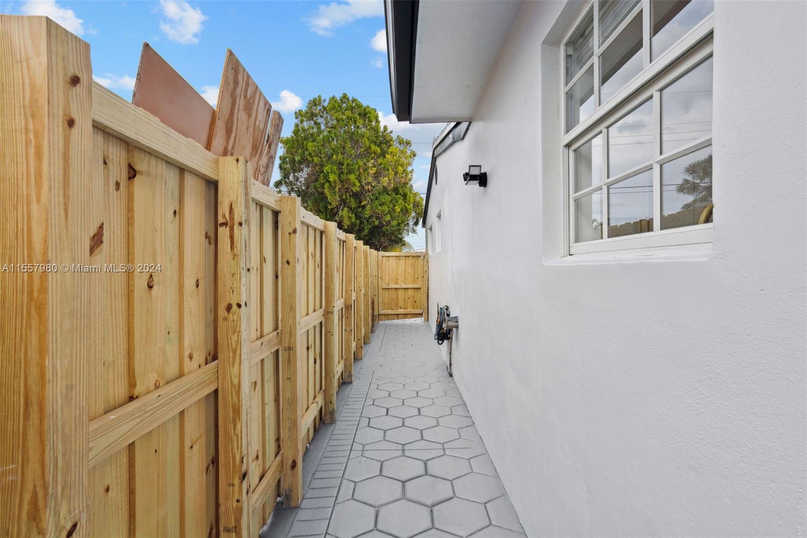 916 SW 7th Ave, Hallandale Beach, Florida 33009, 3 Bedrooms Bedrooms, ,2 BathroomsBathrooms,Residential,For Sale,916 SW 7th Ave,A11557980