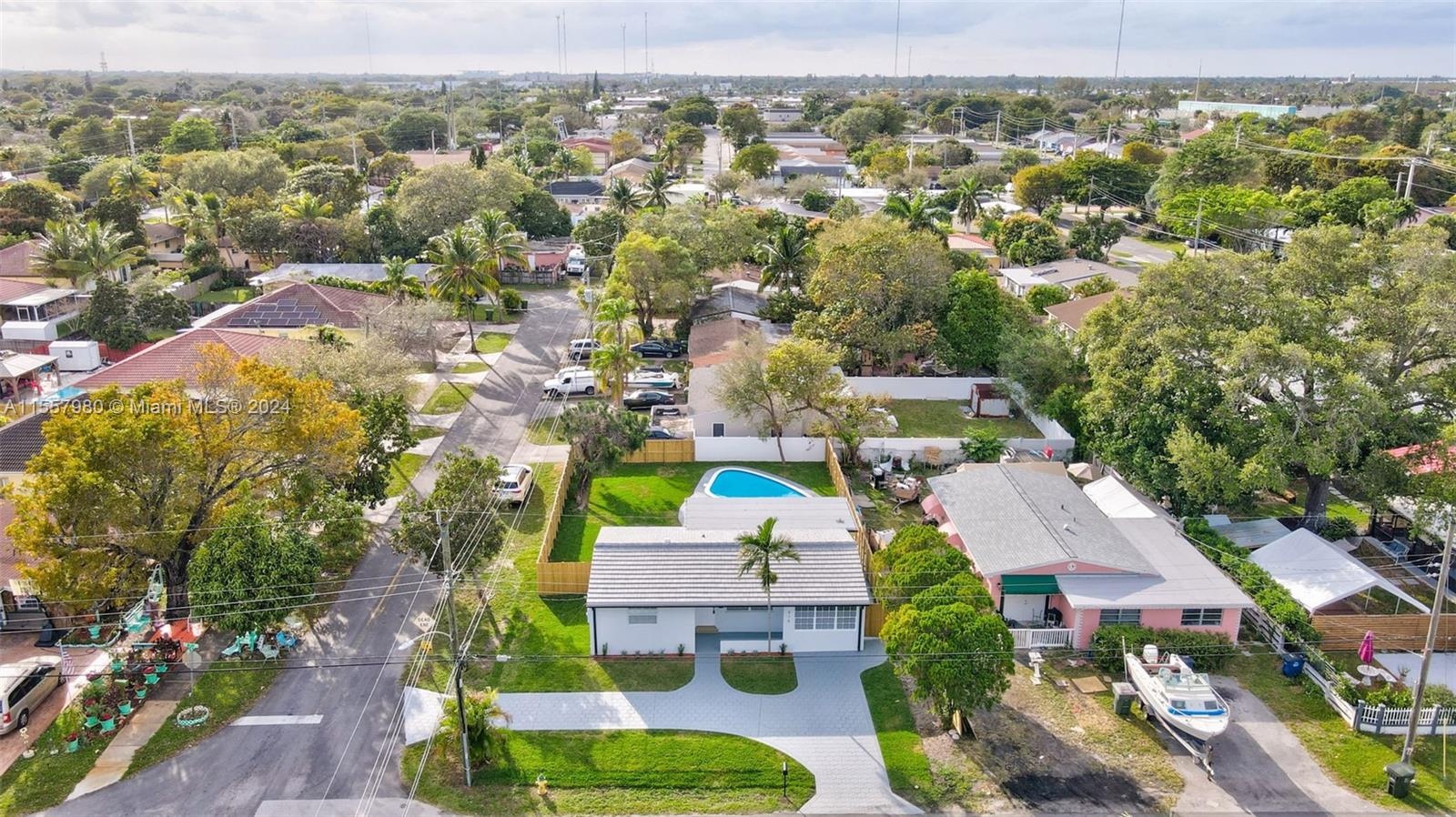 916 SW 7th Ave, Hallandale Beach, Florida 33009, 3 Bedrooms Bedrooms, ,2 BathroomsBathrooms,Residential,For Sale,916 SW 7th Ave,A11557980