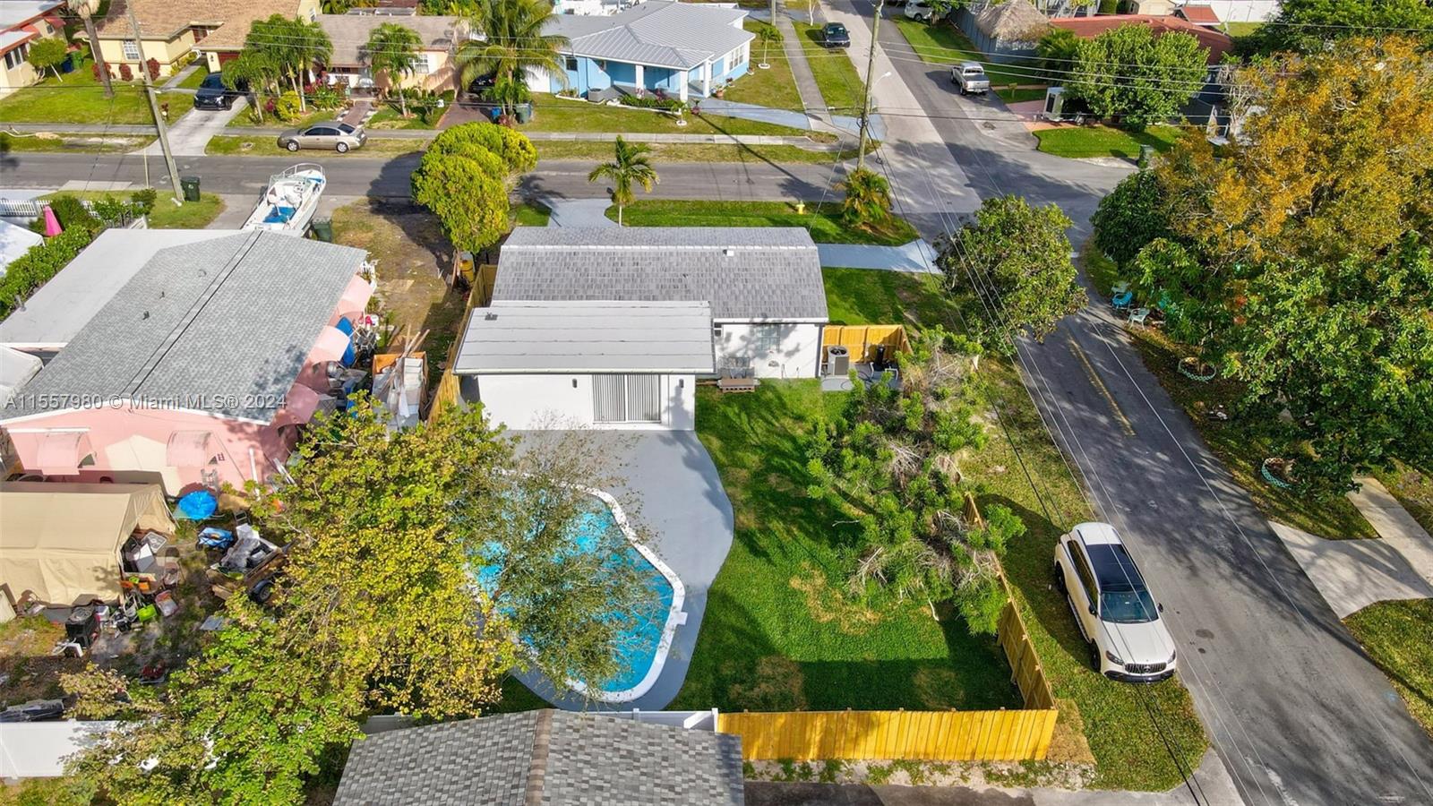 916 SW 7th Ave, Hallandale Beach, Florida 33009, 3 Bedrooms Bedrooms, ,2 BathroomsBathrooms,Residential,For Sale,916 SW 7th Ave,A11557980