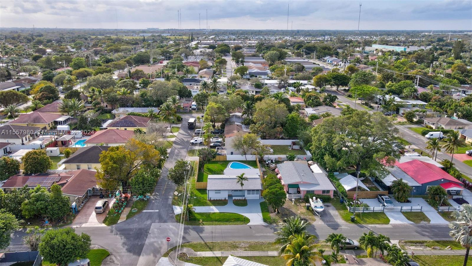 916 SW 7th Ave, Hallandale Beach, Florida 33009, 3 Bedrooms Bedrooms, ,2 BathroomsBathrooms,Residential,For Sale,916 SW 7th Ave,A11557980