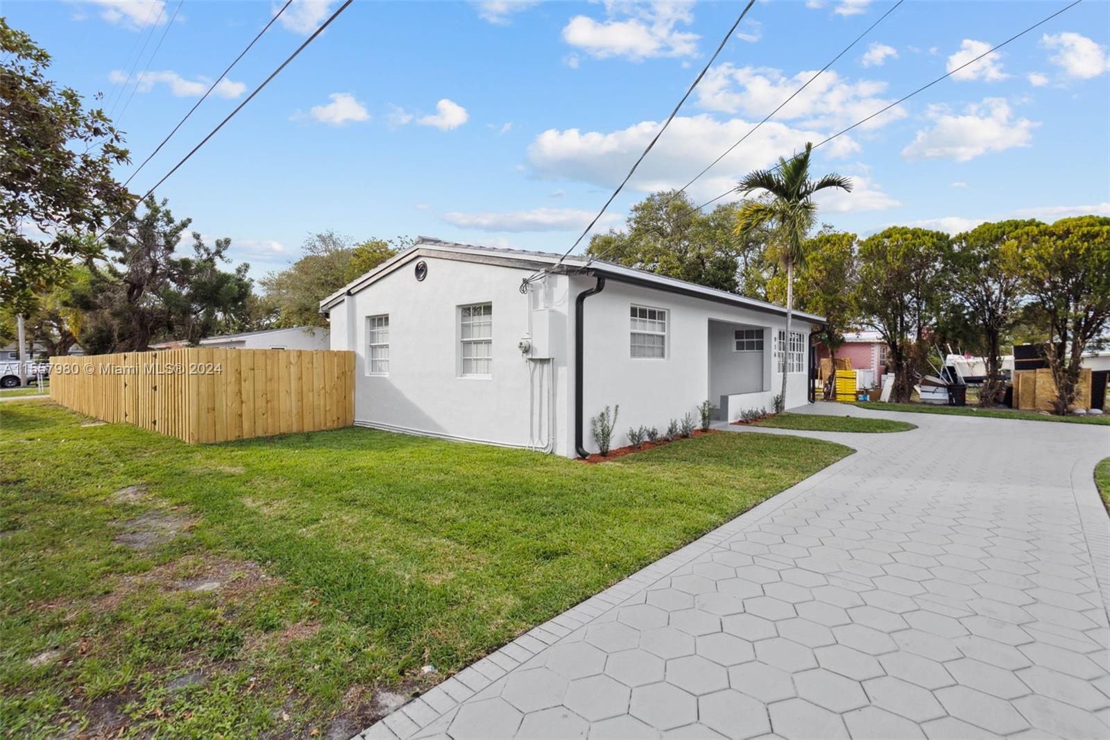 916 SW 7th Ave, Hallandale Beach, Florida 33009, 3 Bedrooms Bedrooms, ,2 BathroomsBathrooms,Residential,For Sale,916 SW 7th Ave,A11557980