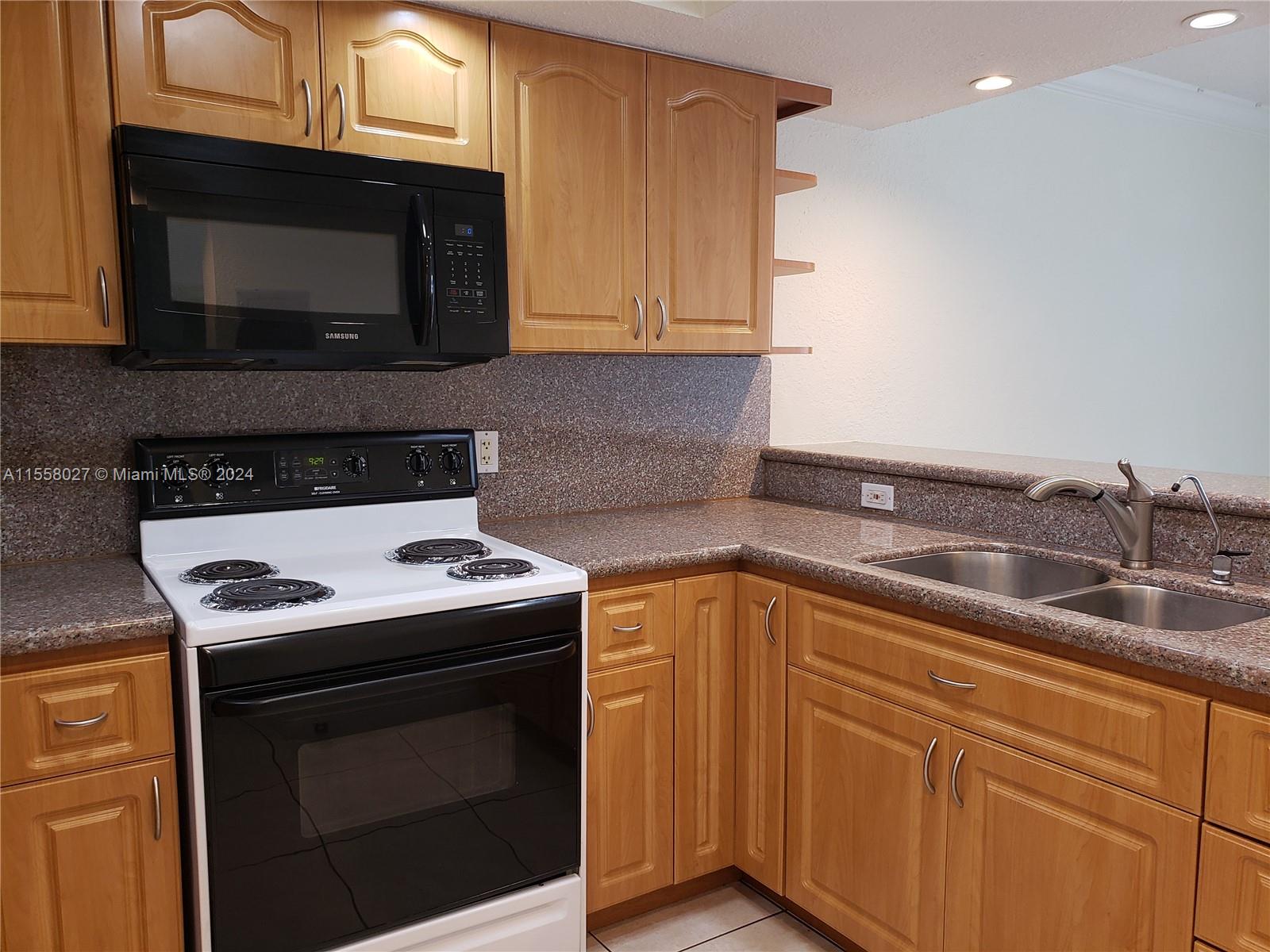 5505 NW 7th St W103, Miami, Florida 33126, 1 Bedroom Bedrooms, ,1 BathroomBathrooms,Residential,For Sale,5505 NW 7th St W103,A11558027