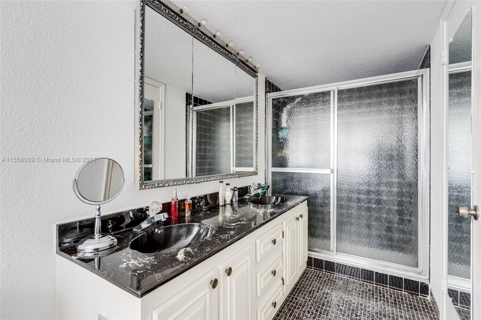 912 NE 27th Ave 912, Hallandale Beach, Florida 33009, 3 Bedrooms Bedrooms, ,2 BathroomsBathrooms,Residential,For Sale,912 NE 27th Ave 912,A11558009