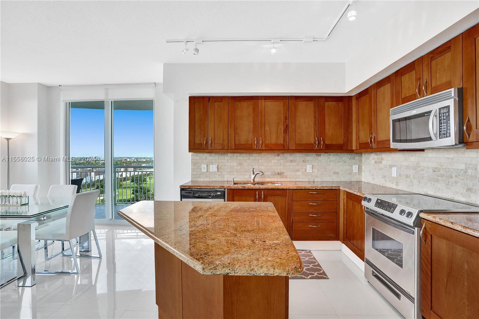 1745 E Hallandale Beach Blvd 1702W, Hallandale Beach, Florida 33009, 3 Bedrooms Bedrooms, ,2 BathroomsBathrooms,Residentiallease,For Rent,1745 E Hallandale Beach Blvd 1702W,A11558025