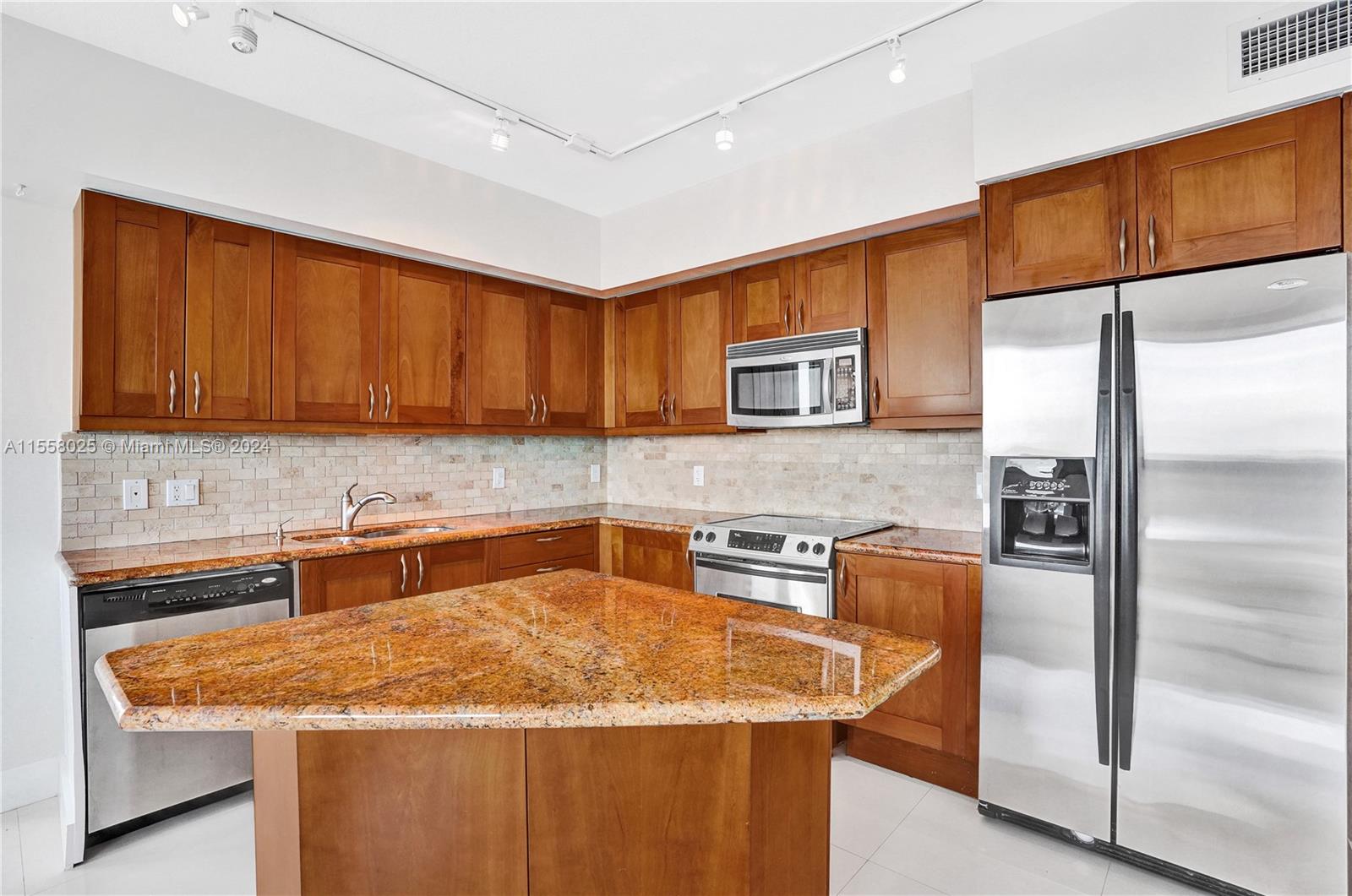 1745 E Hallandale Beach Blvd 1702W, Hallandale Beach, Florida 33009, 3 Bedrooms Bedrooms, ,2 BathroomsBathrooms,Residentiallease,For Rent,1745 E Hallandale Beach Blvd 1702W,A11558025