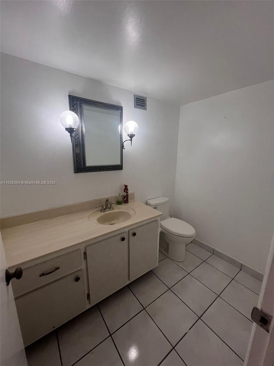 6039 Collins Ave 1012, Miami Beach, Florida 33140, 1 Bedroom Bedrooms, ,2 BathroomsBathrooms,Residentiallease,For Rent,6039 Collins Ave 1012,A11558069