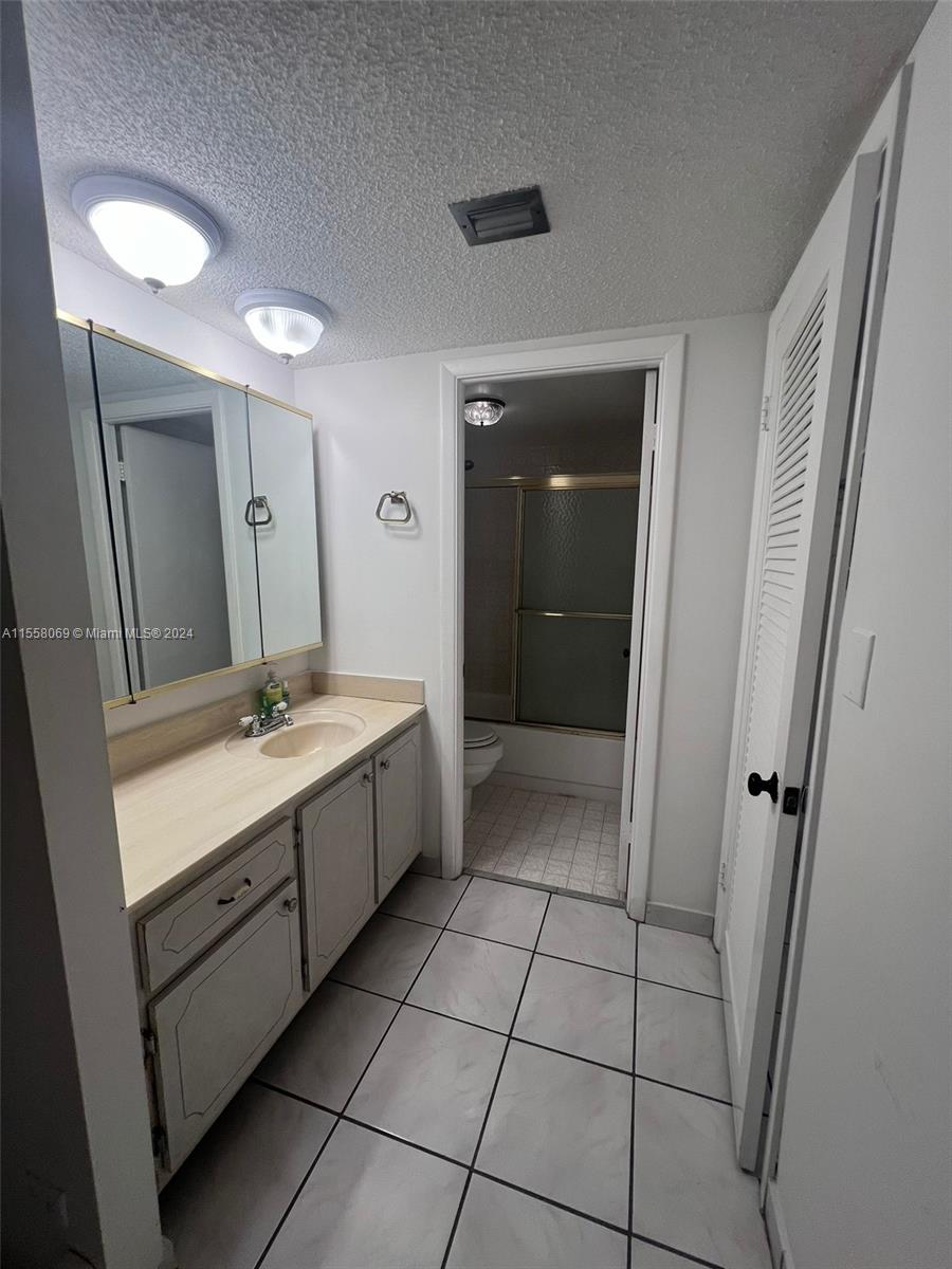 6039 Collins Ave 1012, Miami Beach, Florida 33140, 1 Bedroom Bedrooms, ,2 BathroomsBathrooms,Residentiallease,For Rent,6039 Collins Ave 1012,A11558069
