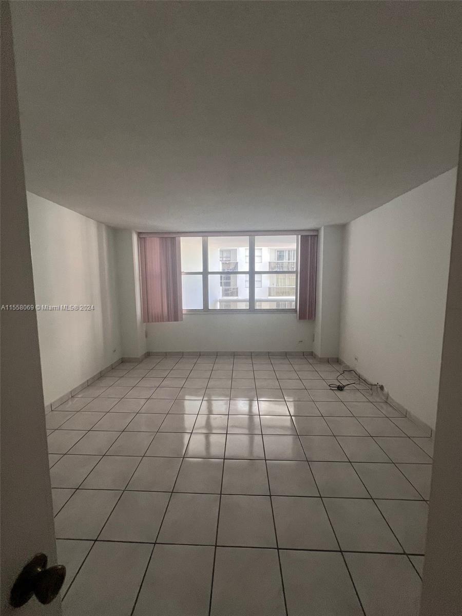 6039 Collins Ave 1012, Miami Beach, Florida 33140, 1 Bedroom Bedrooms, ,2 BathroomsBathrooms,Residentiallease,For Rent,6039 Collins Ave 1012,A11558069