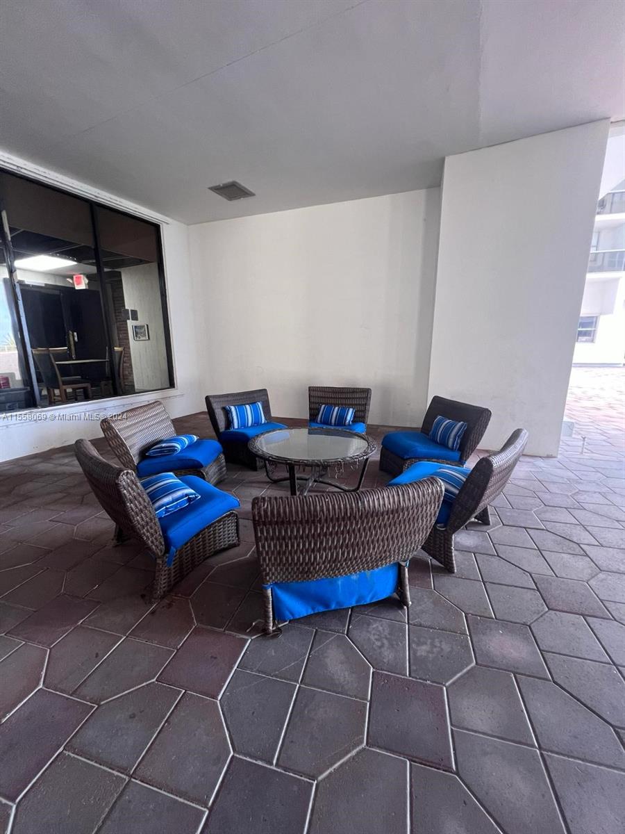 6039 Collins Ave 1012, Miami Beach, Florida 33140, 1 Bedroom Bedrooms, ,2 BathroomsBathrooms,Residentiallease,For Rent,6039 Collins Ave 1012,A11558069
