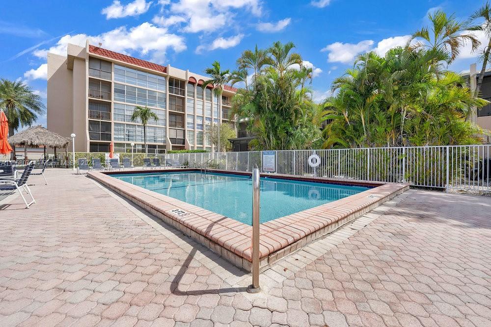 2101 Atlantic Shores Blvd 107, Hallandale Beach, Florida 33009, 1 Bedroom Bedrooms, ,1 BathroomBathrooms,Residential,For Sale,2101 Atlantic Shores Blvd 107,A11558074