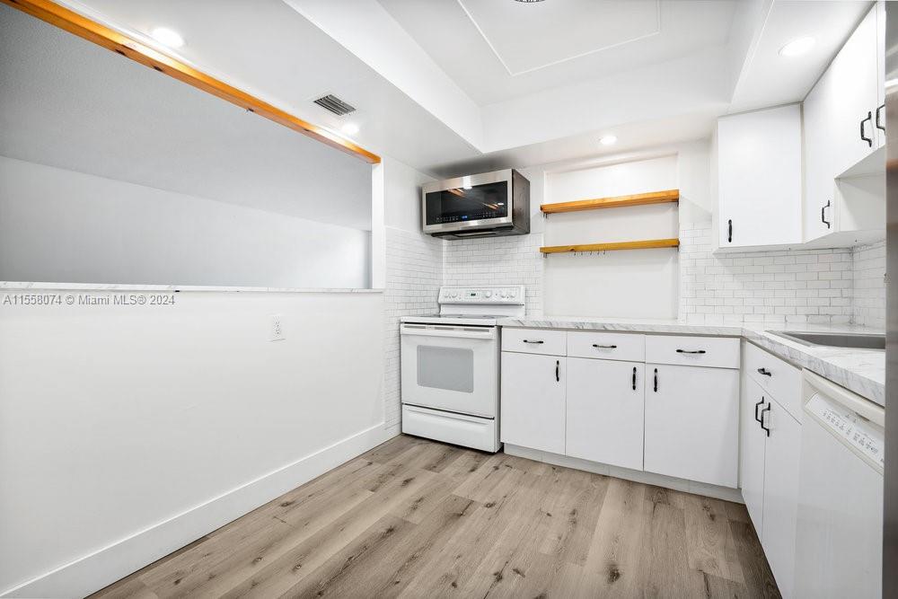 2101 Atlantic Shores Blvd 107, Hallandale Beach, Florida 33009, 1 Bedroom Bedrooms, ,1 BathroomBathrooms,Residential,For Sale,2101 Atlantic Shores Blvd 107,A11558074