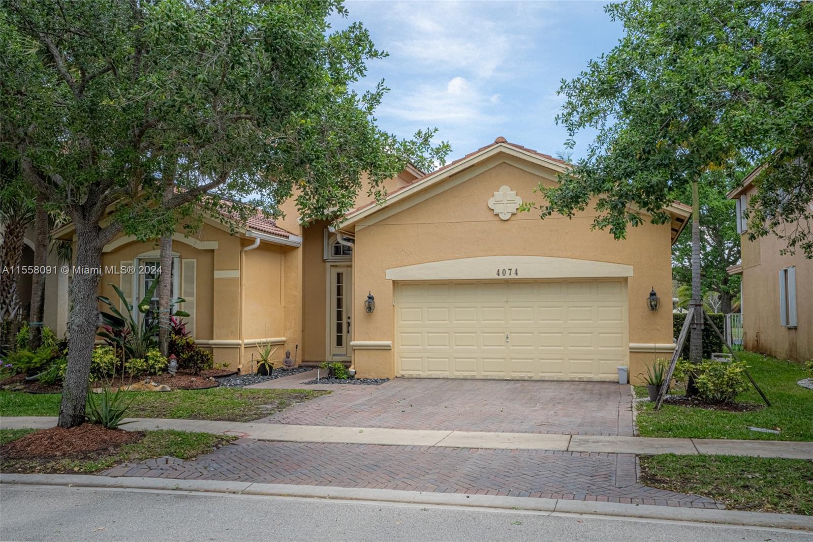 4074 W Whitewater Ave, Weston, Florida 33332, 4 Bedrooms Bedrooms, ,3 BathroomsBathrooms,Residential,For Sale,4074 W Whitewater Ave,A11558091