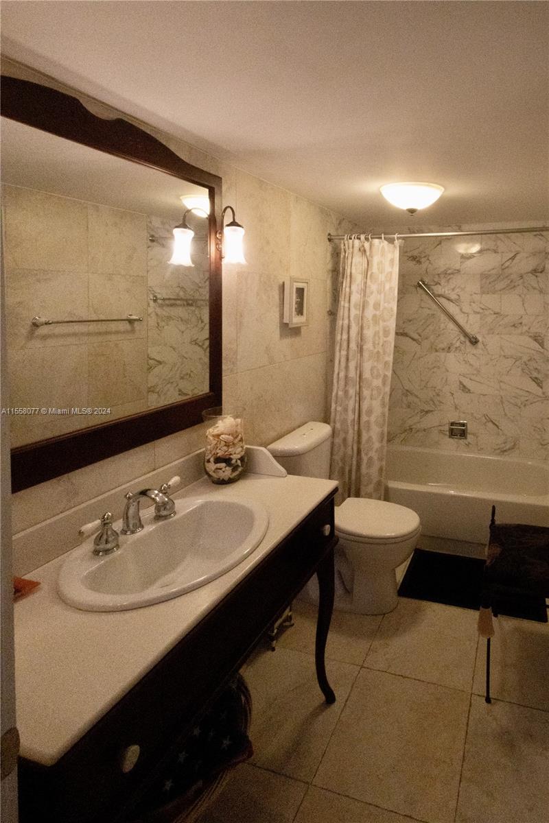 2555 Collins Ave 308, Miami Beach, Florida 33140, 2 Bedrooms Bedrooms, ,2 BathroomsBathrooms,Residential,For Sale,2555 Collins Ave 308,A11558077
