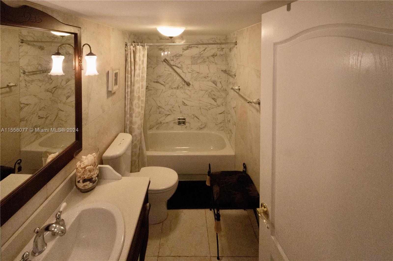 2555 Collins Ave 308, Miami Beach, Florida 33140, 2 Bedrooms Bedrooms, ,2 BathroomsBathrooms,Residential,For Sale,2555 Collins Ave 308,A11558077