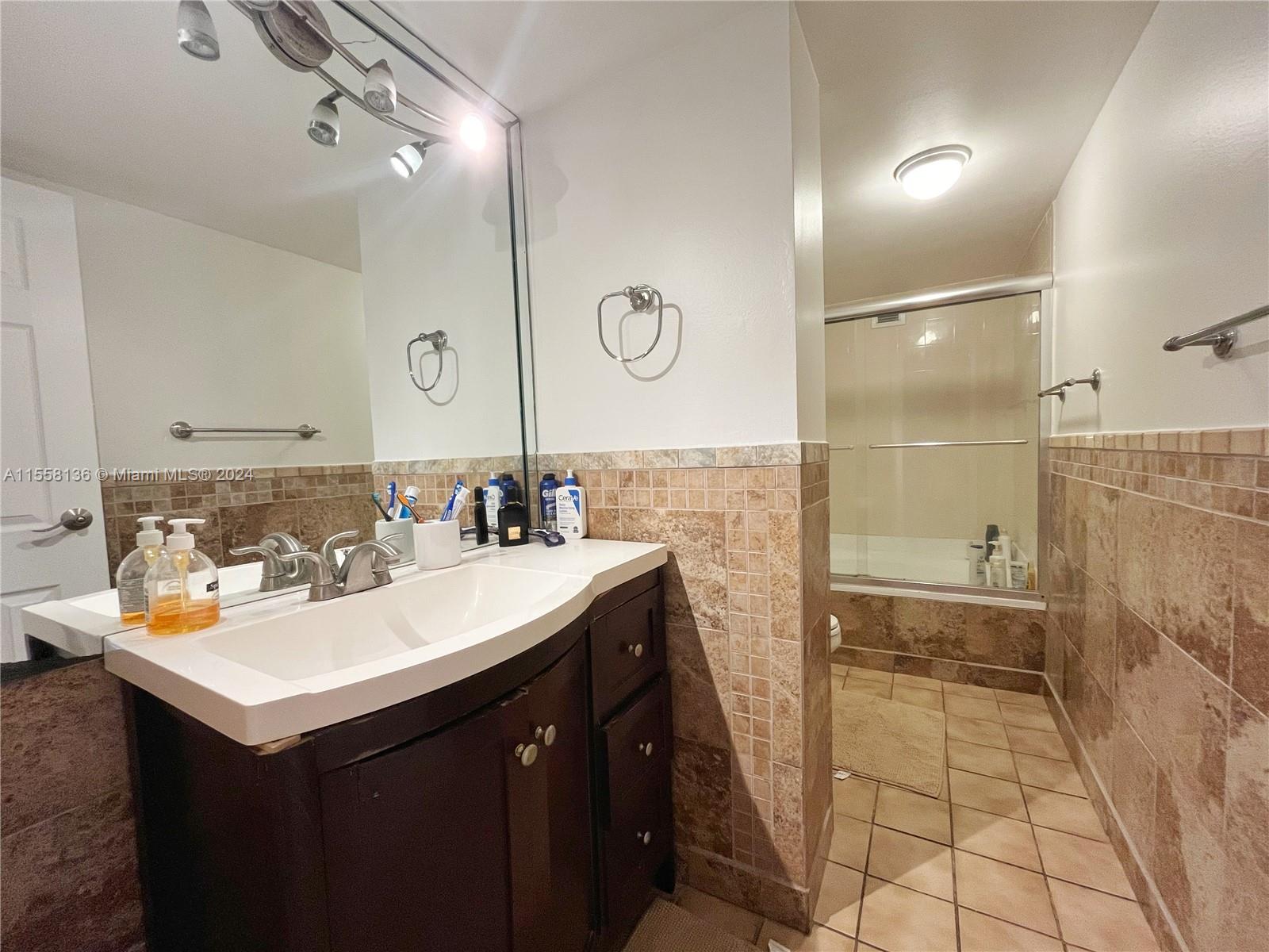 600 Parkview Dr 314, Hallandale Beach, Florida 33009, 2 Bedrooms Bedrooms, ,2 BathroomsBathrooms,Residentiallease,For Rent,600 Parkview Dr 314,A11558136