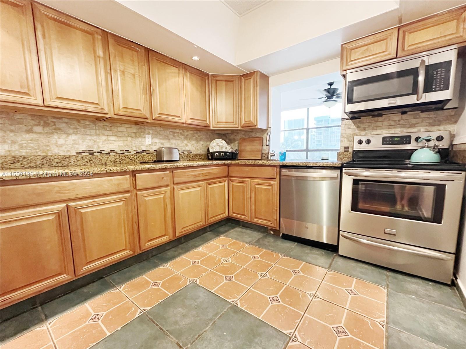 600 Parkview Dr 314, Hallandale Beach, Florida 33009, 2 Bedrooms Bedrooms, ,2 BathroomsBathrooms,Residentiallease,For Rent,600 Parkview Dr 314,A11558136