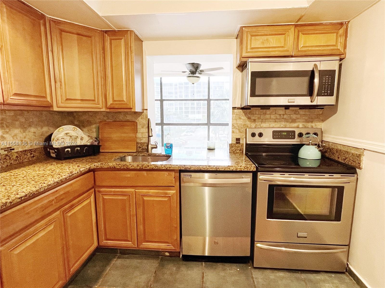 600 Parkview Dr 314, Hallandale Beach, Florida 33009, 2 Bedrooms Bedrooms, ,2 BathroomsBathrooms,Residentiallease,For Rent,600 Parkview Dr 314,A11558136