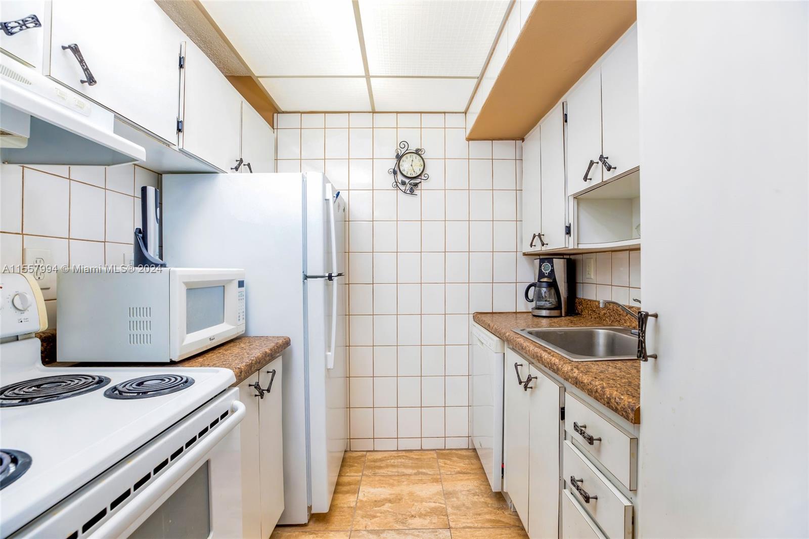 15600 NE 6th Ave 16B, Miami, Florida 33162, 1 Bedroom Bedrooms, ,1 BathroomBathrooms,Residential,For Sale,15600 NE 6th Ave 16B,A11557994