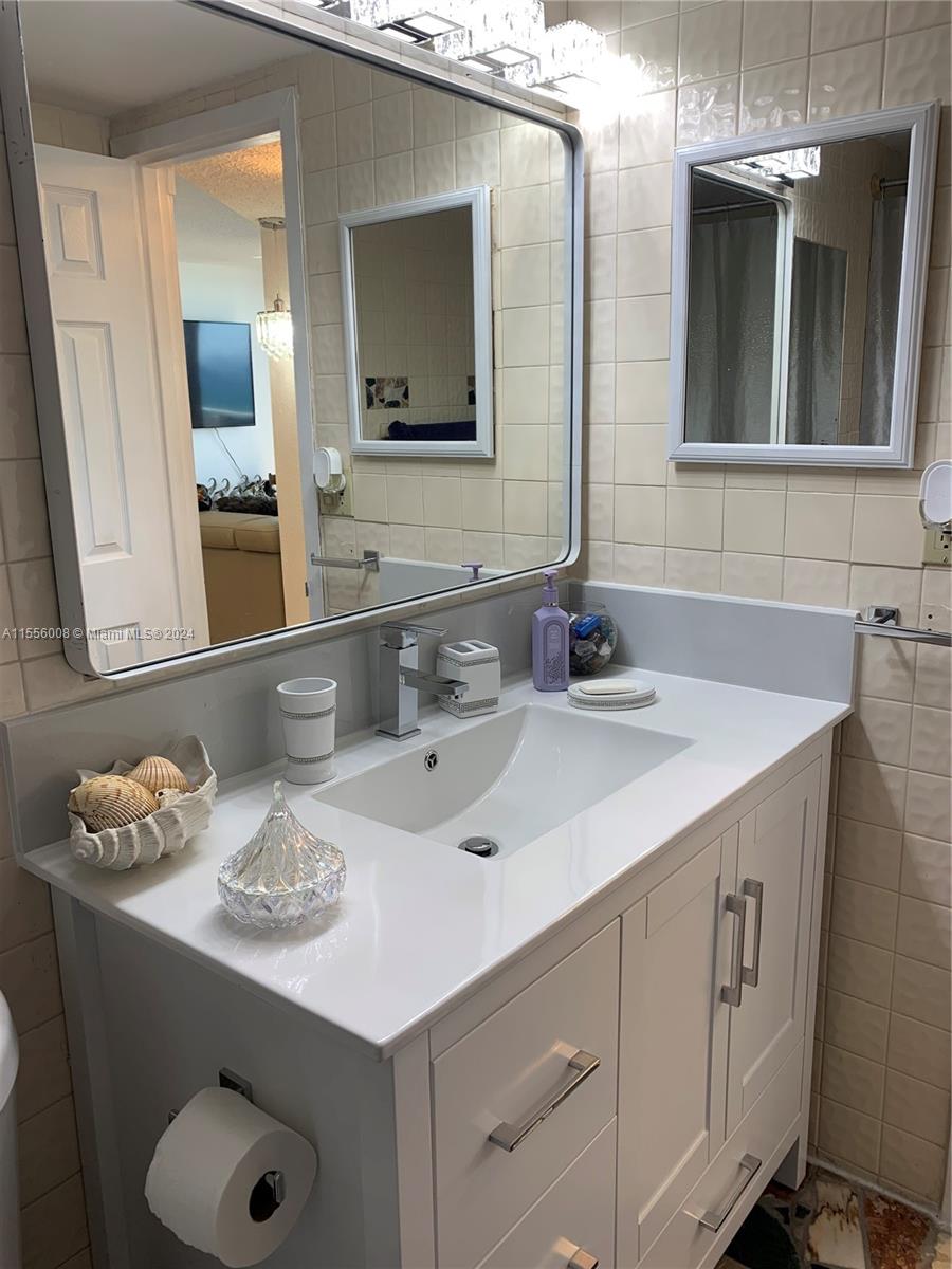 3140 S Ocean Dr 2303, Hallandale Beach, Florida 33009, 1 Bedroom Bedrooms, ,1 BathroomBathrooms,Residential,For Sale,3140 S Ocean Dr 2303,A11556008