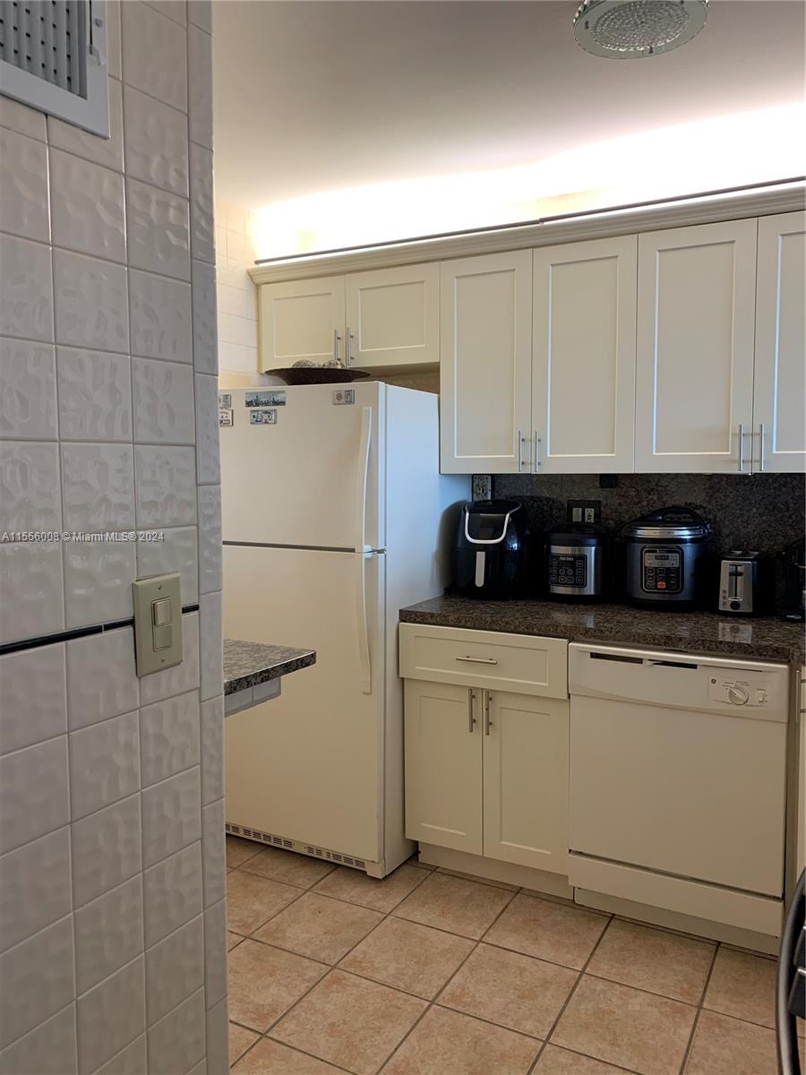 3140 S Ocean Dr 2303, Hallandale Beach, Florida 33009, 1 Bedroom Bedrooms, ,1 BathroomBathrooms,Residential,For Sale,3140 S Ocean Dr 2303,A11556008