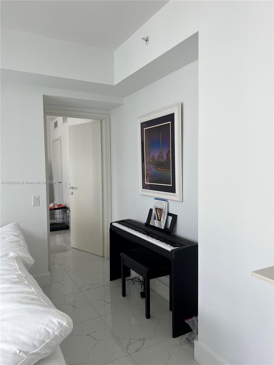 1300 Brickell Bay Dr 2111, Miami, Florida 33131, 1 Bedroom Bedrooms, ,1 BathroomBathrooms,Residentiallease,For Rent,1300 Brickell Bay Dr 2111,A11558152