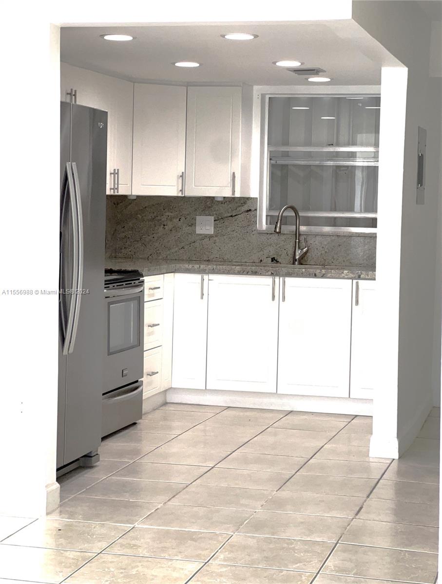 9365 Fontainebleau Blvd E214, Miami, Florida 33172, 2 Bedrooms Bedrooms, ,1 BathroomBathrooms,Residentiallease,For Rent,9365 Fontainebleau Blvd E214,A11556988