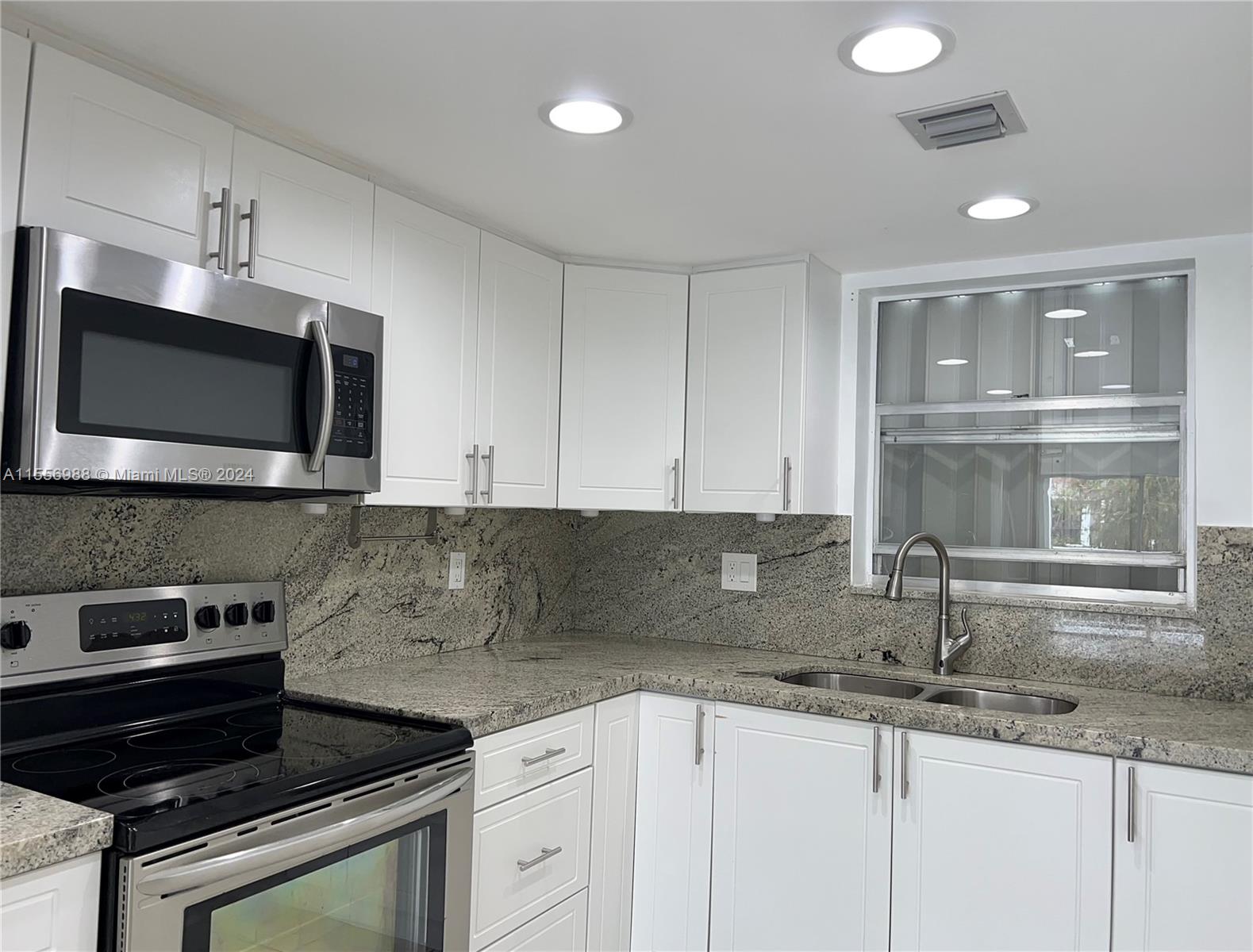 9365 Fontainebleau Blvd E214, Miami, Florida 33172, 2 Bedrooms Bedrooms, ,1 BathroomBathrooms,Residentiallease,For Rent,9365 Fontainebleau Blvd E214,A11556988