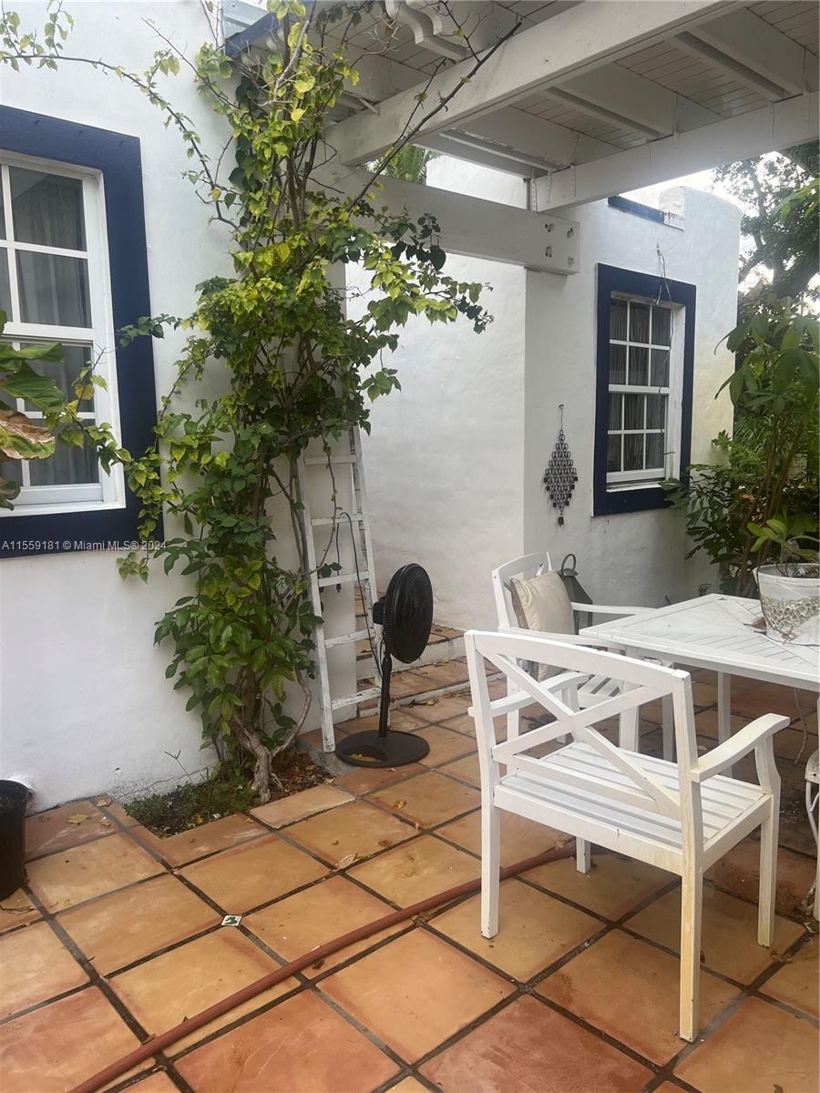 652 NE 77th St 1, Miami, Florida 33138, 1 Bedroom Bedrooms, ,2 BathroomsBathrooms,Residentiallease,For Rent,652 NE 77th St 1,A11559181