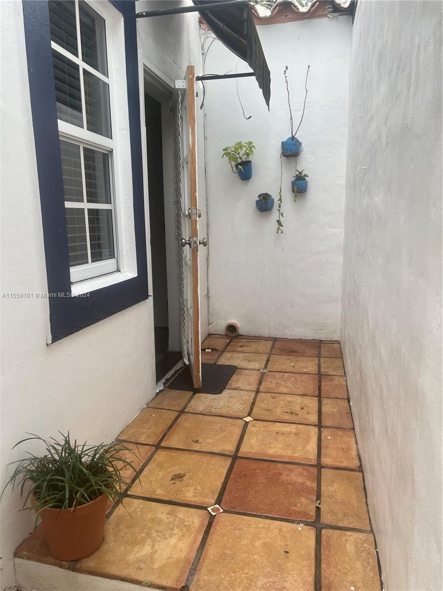 652 NE 77th St 1, Miami, Florida 33138, 1 Bedroom Bedrooms, ,2 BathroomsBathrooms,Residentiallease,For Rent,652 NE 77th St 1,A11559181