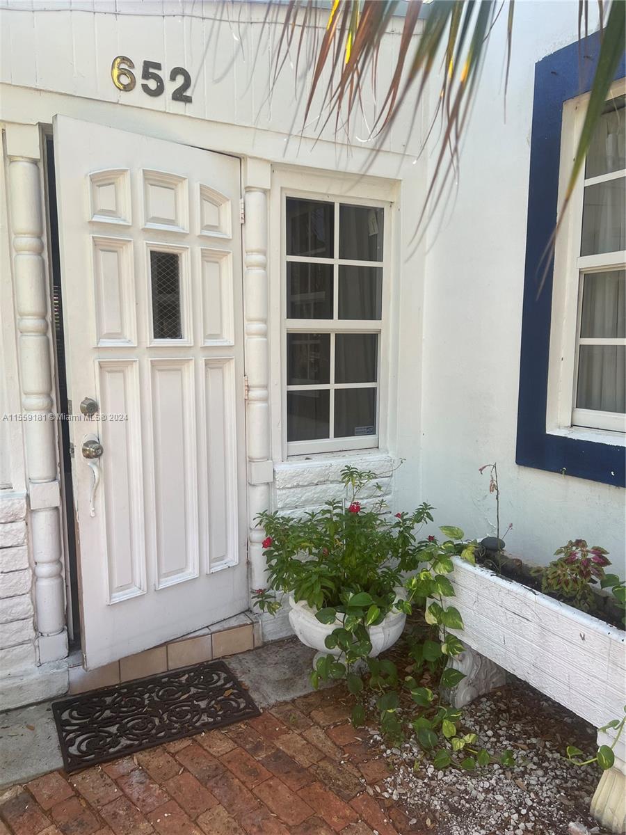 652 NE 77th St 1, Miami, Florida 33138, 1 Bedroom Bedrooms, ,2 BathroomsBathrooms,Residentiallease,For Rent,652 NE 77th St 1,A11559181