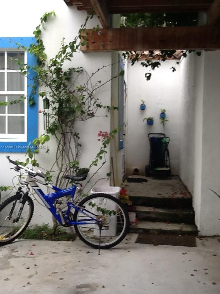 652 NE 77th St 1, Miami, Florida 33138, 1 Bedroom Bedrooms, ,2 BathroomsBathrooms,Residentiallease,For Rent,652 NE 77th St 1,A11559181