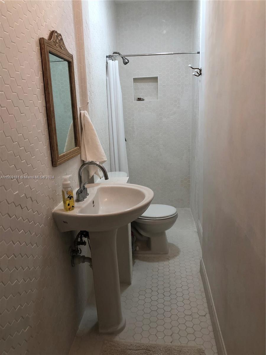 652 NE 77th St 1, Miami, Florida 33138, 1 Bedroom Bedrooms, ,2 BathroomsBathrooms,Residentiallease,For Rent,652 NE 77th St 1,A11559181