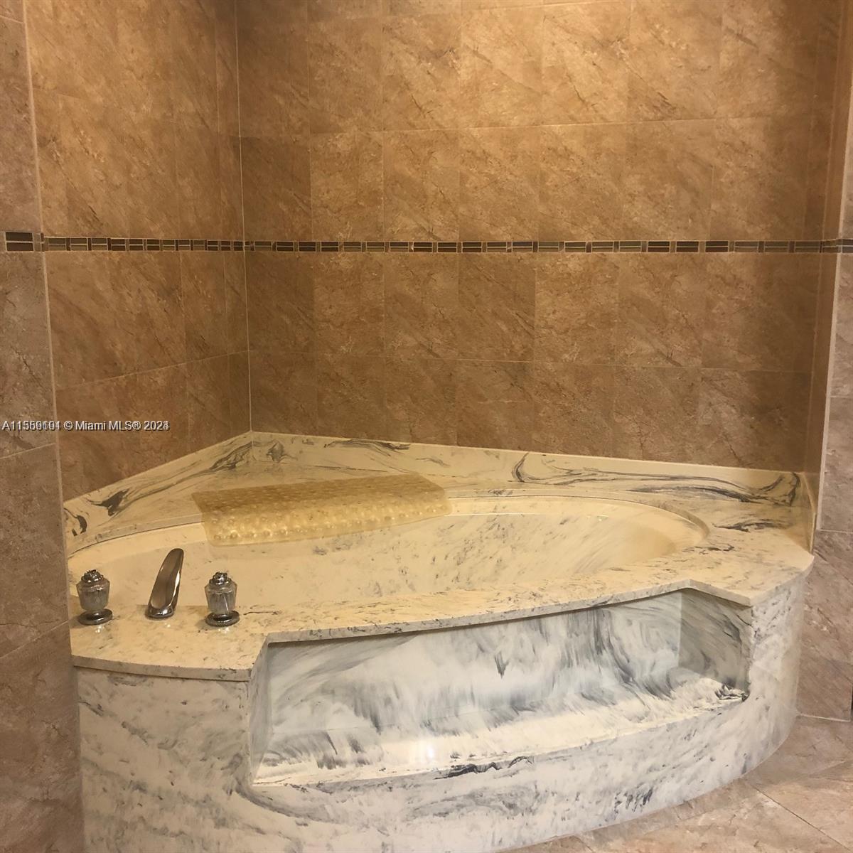 1865 S Ocean Dr 5H, Hallandale Beach, Florida 33009, 1 Bedroom Bedrooms, ,2 BathroomsBathrooms,Residentiallease,For Rent,1865 S Ocean Dr 5H,A11559191