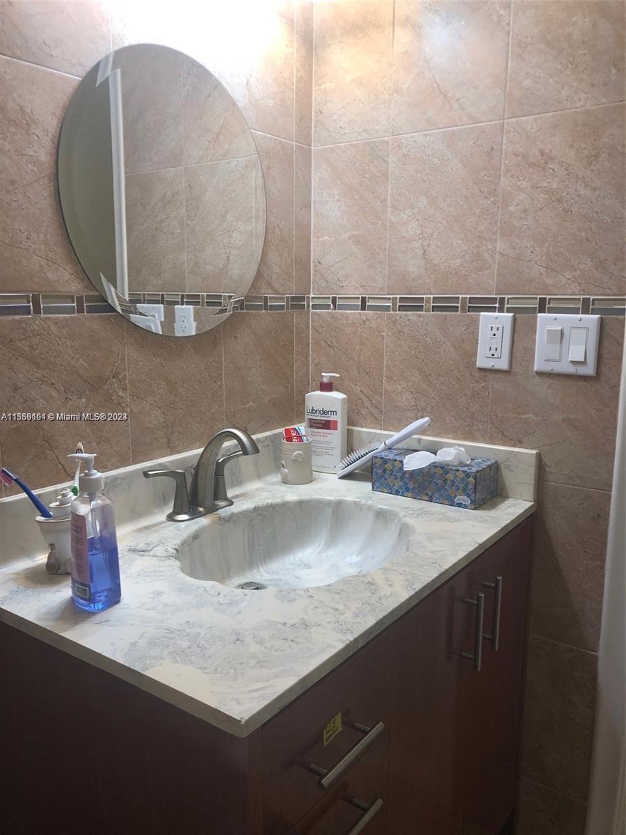 1865 S Ocean Dr 5H, Hallandale Beach, Florida 33009, 1 Bedroom Bedrooms, ,2 BathroomsBathrooms,Residentiallease,For Rent,1865 S Ocean Dr 5H,A11559191