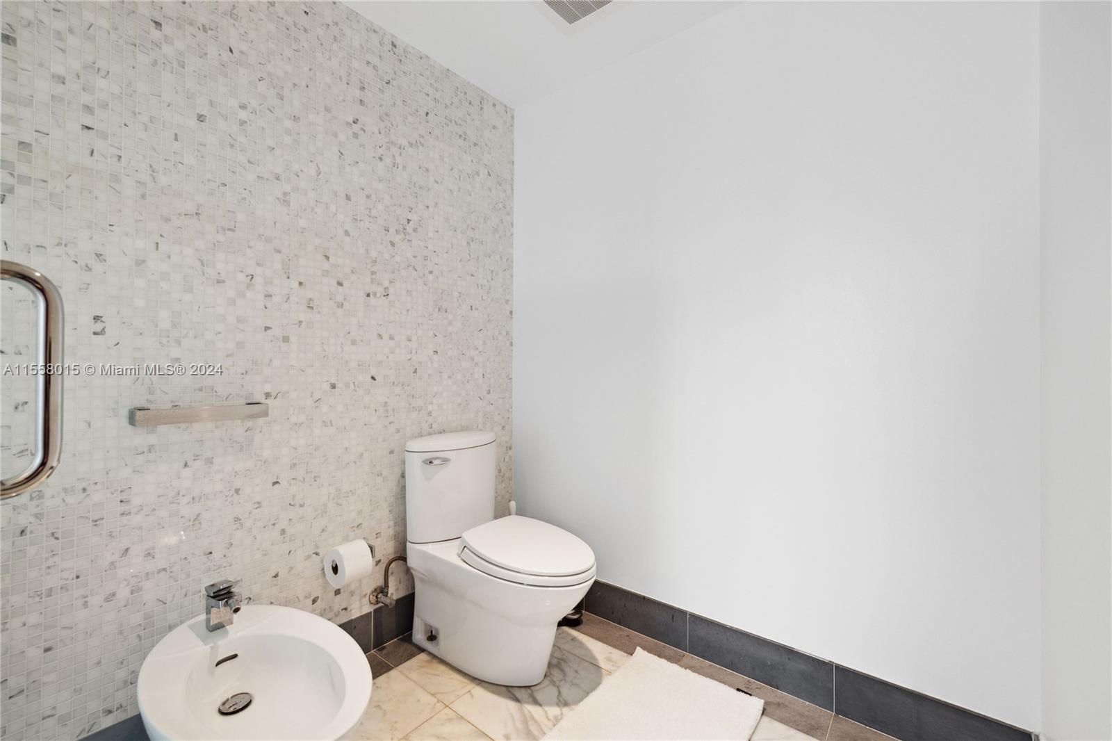 200 Biscayne Boulevard Way 3711, Miami, Florida 33131, 1 Bedroom Bedrooms, ,1 BathroomBathrooms,Residentiallease,For Rent,200 Biscayne Boulevard Way 3711,A11558015