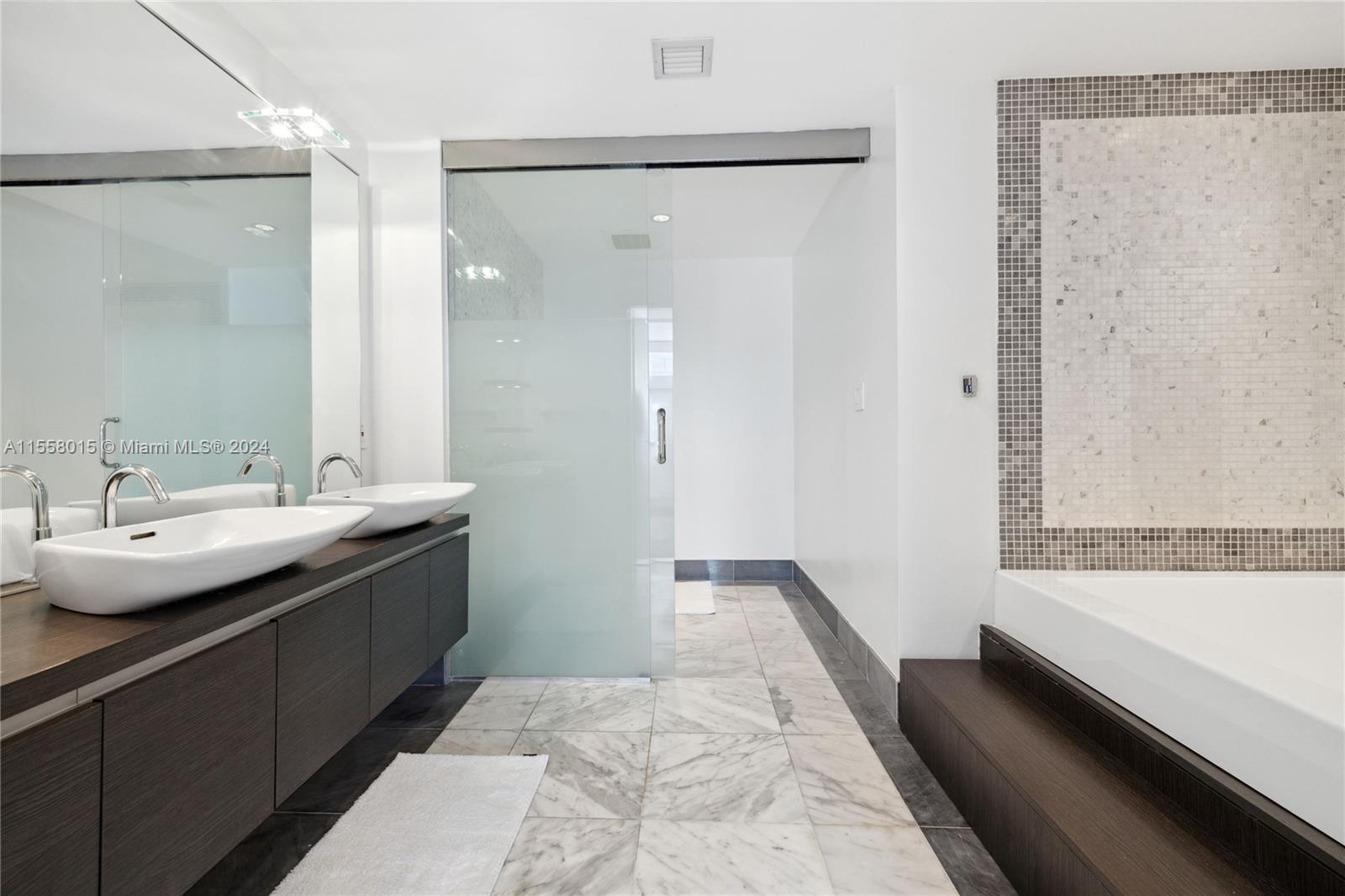 200 Biscayne Boulevard Way 3711, Miami, Florida 33131, 1 Bedroom Bedrooms, ,1 BathroomBathrooms,Residentiallease,For Rent,200 Biscayne Boulevard Way 3711,A11558015