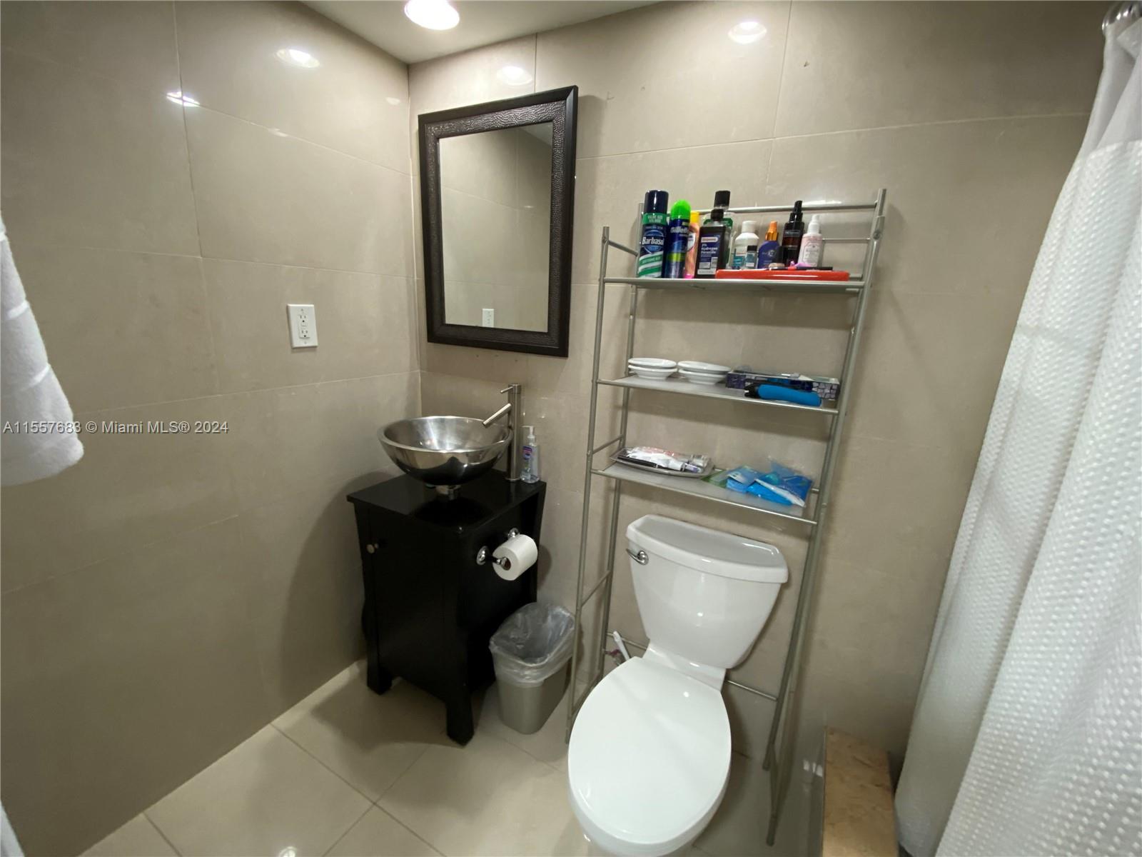 250 Layne Blvd 110, Hallandale Beach, Florida 33009, 2 Bedrooms Bedrooms, ,2 BathroomsBathrooms,Residential,For Sale,250 Layne Blvd 110,A11557683