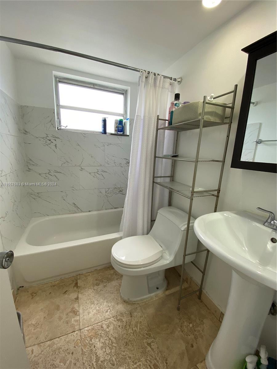 250 Layne Blvd 110, Hallandale Beach, Florida 33009, 2 Bedrooms Bedrooms, ,2 BathroomsBathrooms,Residential,For Sale,250 Layne Blvd 110,A11557683