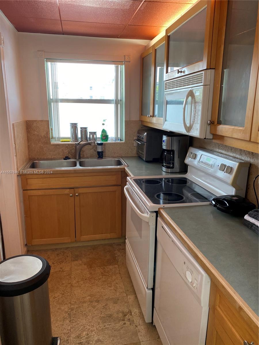 250 Layne Blvd 110, Hallandale Beach, Florida 33009, 2 Bedrooms Bedrooms, ,2 BathroomsBathrooms,Residential,For Sale,250 Layne Blvd 110,A11557683