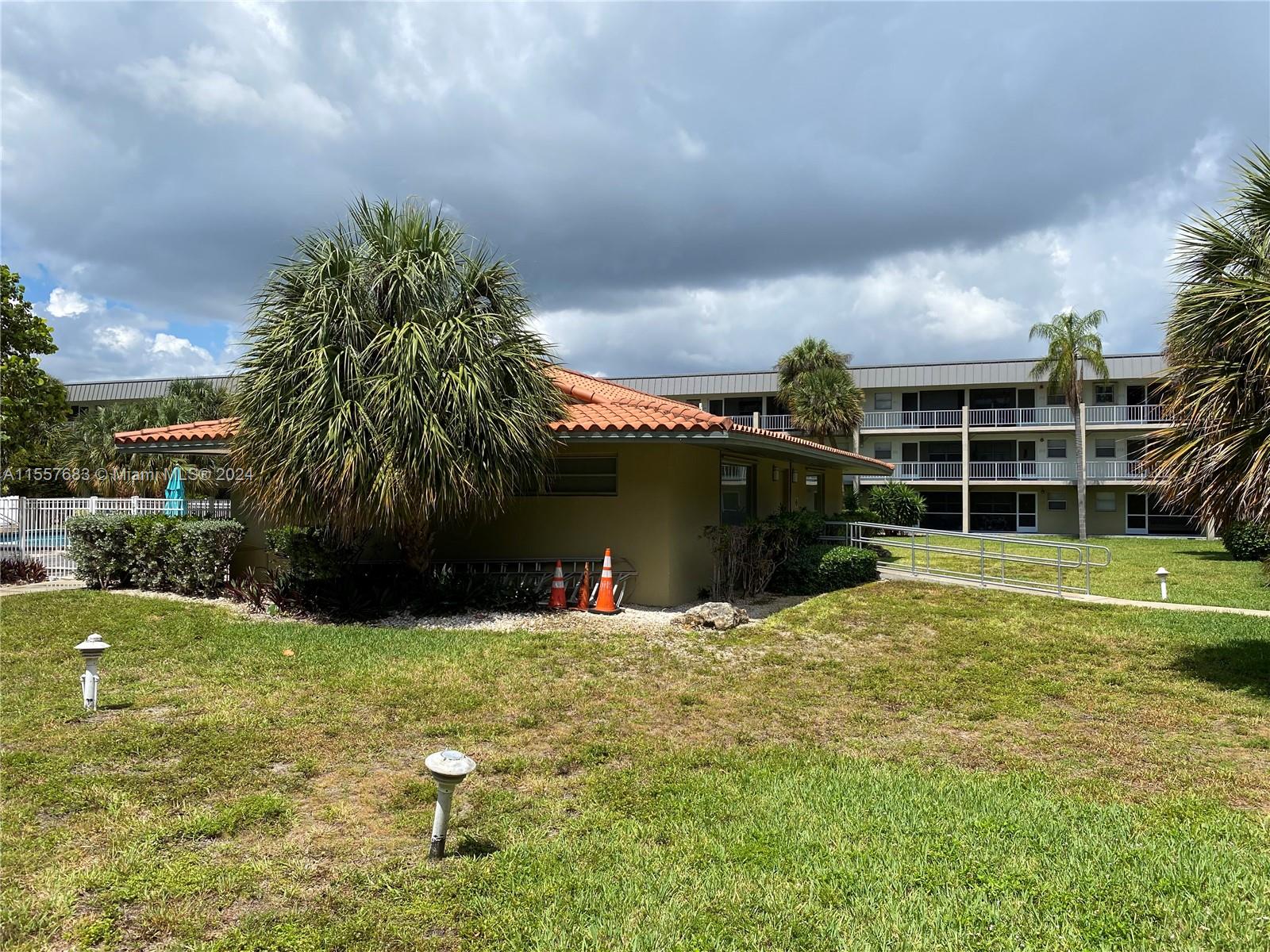250 Layne Blvd 110, Hallandale Beach, Florida 33009, 2 Bedrooms Bedrooms, ,2 BathroomsBathrooms,Residential,For Sale,250 Layne Blvd 110,A11557683