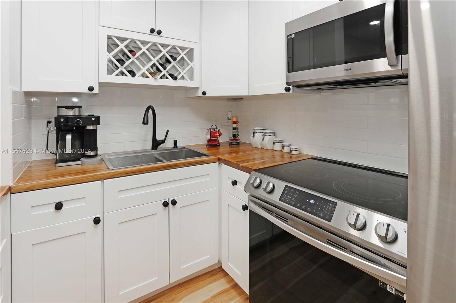 1520 Mckinley St 206E, Hollywood, Florida 33020, 1 Bedroom Bedrooms, ,1 BathroomBathrooms,Residential,For Sale,1520 Mckinley St 206E,A11557623