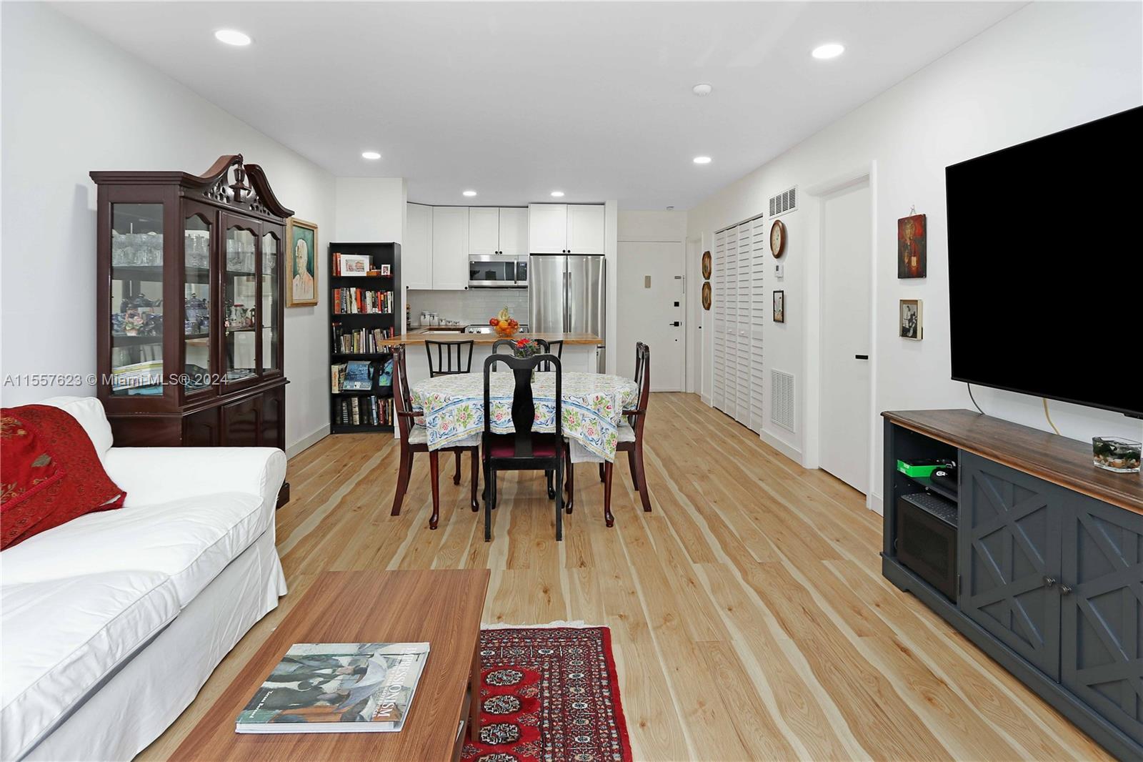 1520 Mckinley St 206E, Hollywood, Florida 33020, 1 Bedroom Bedrooms, ,1 BathroomBathrooms,Residential,For Sale,1520 Mckinley St 206E,A11557623