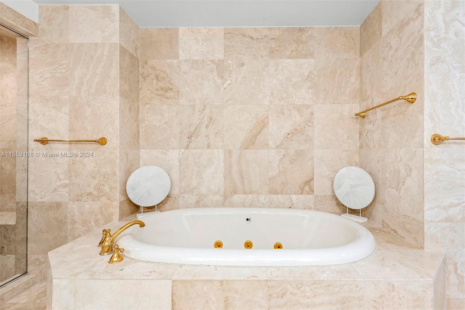 Miami Beach, Florida 33109, 3 Bedrooms Bedrooms, ,3 BathroomsBathrooms,Residentiallease,For Rent,A11559168