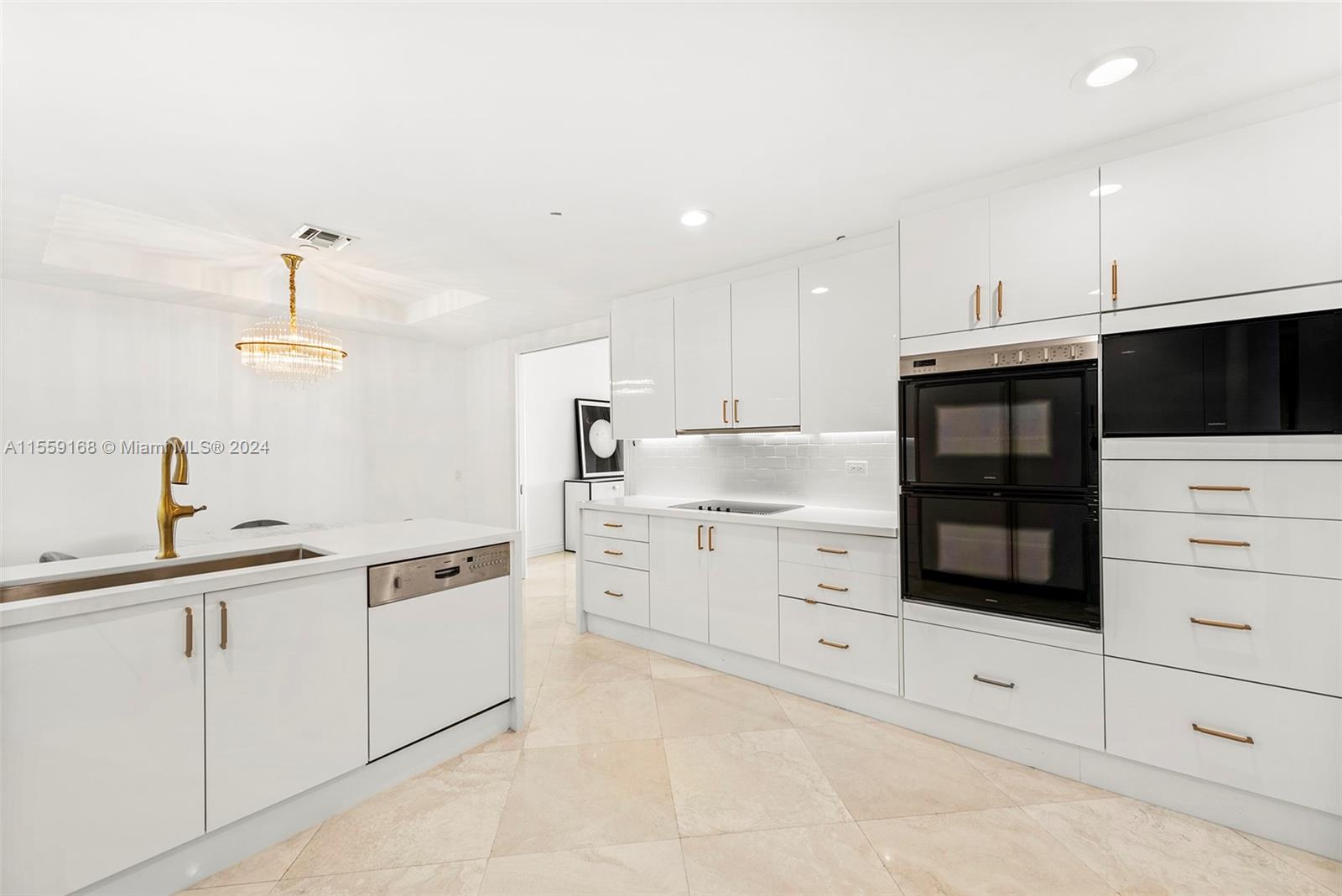 Miami Beach, Florida 33109, 3 Bedrooms Bedrooms, ,3 BathroomsBathrooms,Residentiallease,For Rent,A11559168