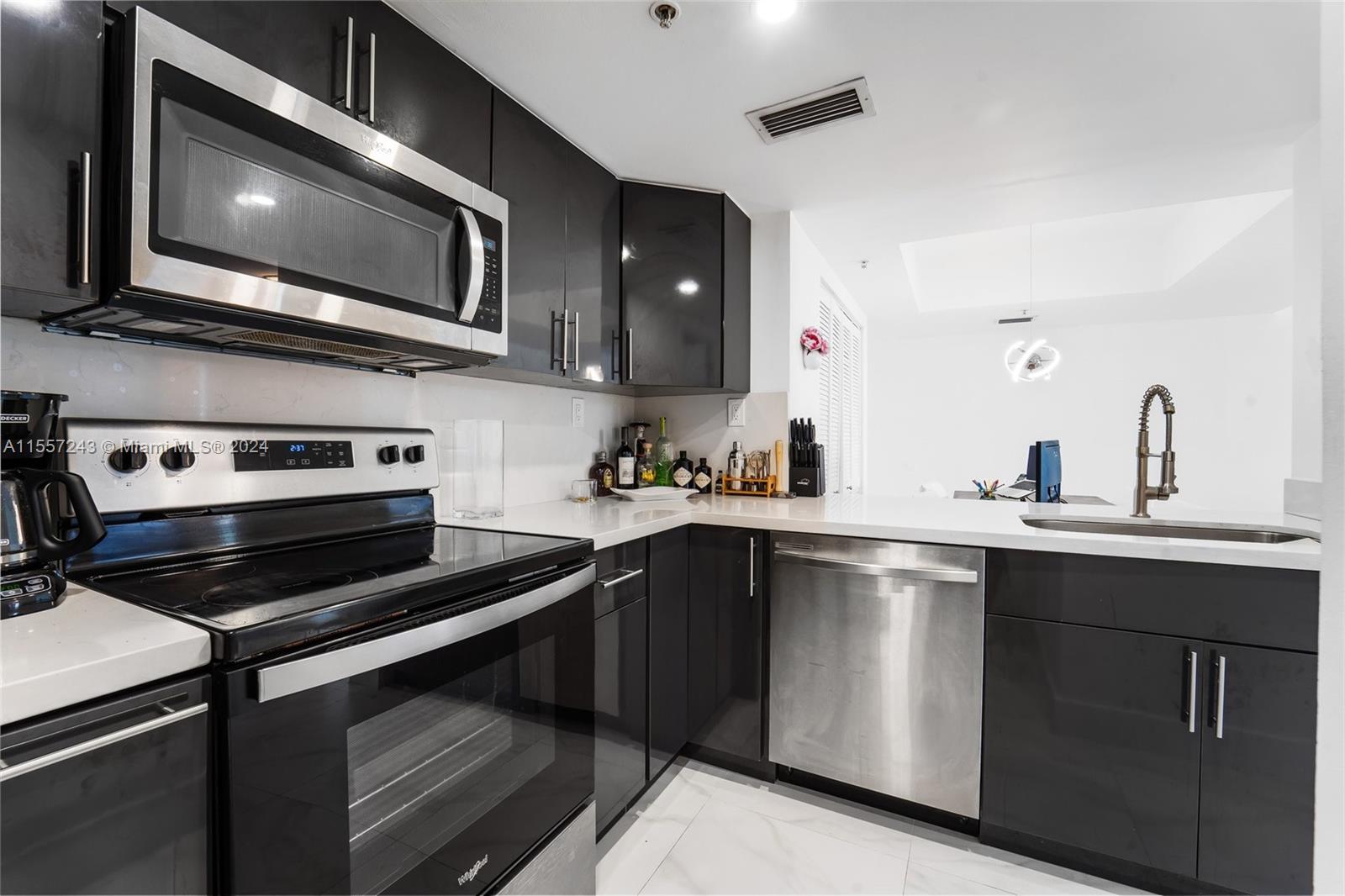650 West Ave 306, Miami Beach, Florida 33139, 1 Bedroom Bedrooms, ,1 BathroomBathrooms,Residential,For Sale,650 West Ave 306,A11557243