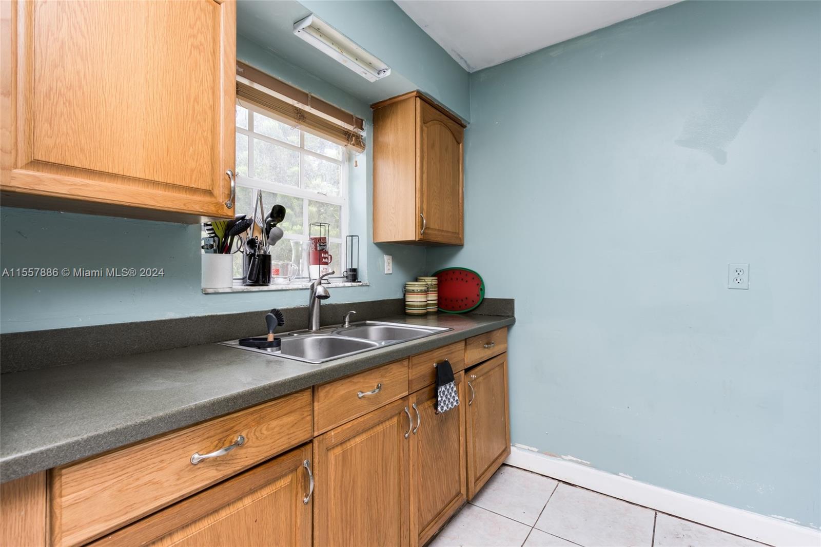 919 NE 4th Ct, Hallandale Beach, Florida 33009, 2 Bedrooms Bedrooms, ,1 BathroomBathrooms,Residential,For Sale,919 NE 4th Ct,A11557886